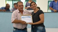 Prof.ª Laila Leonel recebe moção da Câmara Municipal de Carneirinho